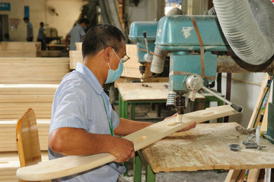 松堡王国 以极简北欧美学与严苛工匠精神，雕琢顶级芬兰松的卓越品质